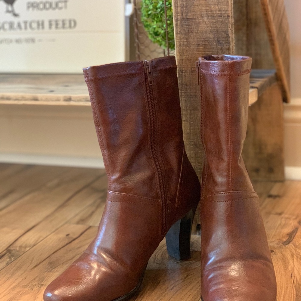 Boots - Picture 4 of 5